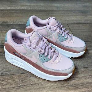 NWOT Nike Air Max 90 LV8 Women’s 7 platform sneakers smokey taupe summer